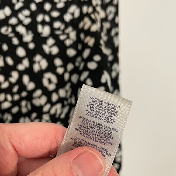 NYDJ NOT YOUR DAUGHTERS JEANS Pintuck Blouse 3/4 Sleeve Pleatback Black White - Picture 11 of 16